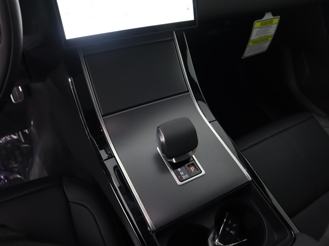 2024 Land Rover Range Rover Velar P250 Dynamic SE
