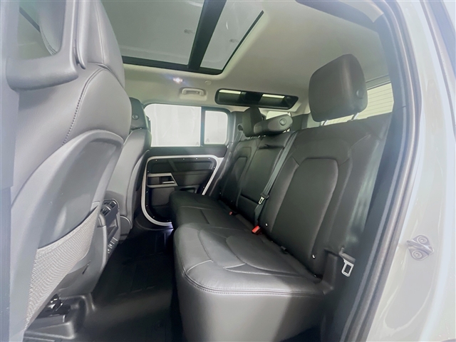 2024 Land Rover Defender 110 P300 S