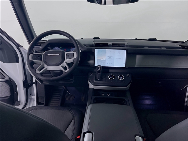 2024 Land Rover Defender 130 P400 X-Dynamic SE