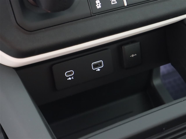 2024 Land Rover Defender 110 P300 S
