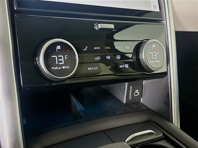 2024 Land Rover Discovery P300 S
