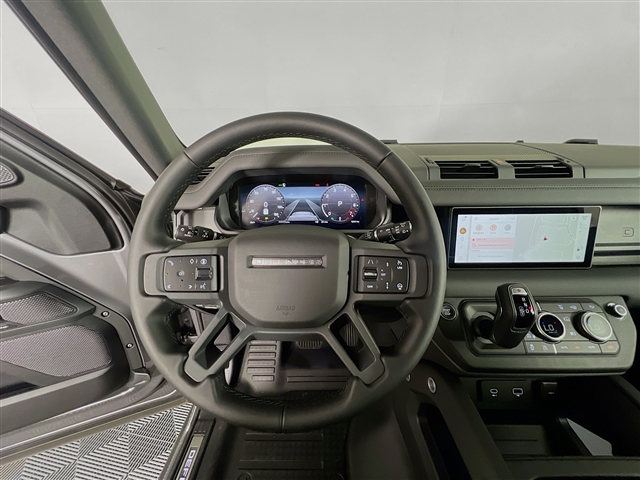 2024 Land Rover Defender 110 P400 X-Dynamic SE