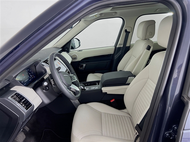 2024 Land Rover Discovery P300 S