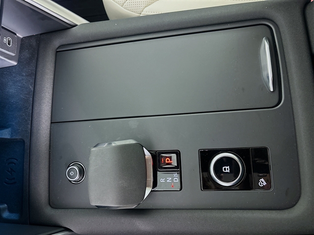2024 Land Rover Discovery P300 S