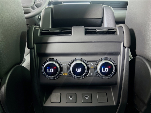 2024 Land Rover Defender 110 P400 X-Dynamic SE