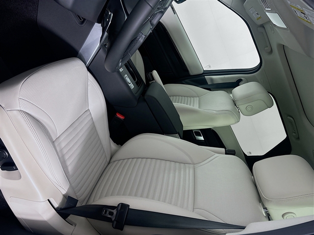 2024 Land Rover Discovery P300 S