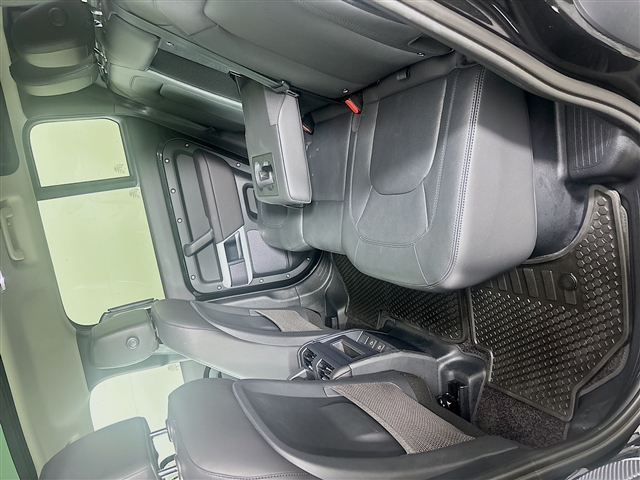 2024 Land Rover Defender 110 P300 S