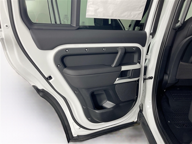 2024 Land Rover Defender 110 P300 S