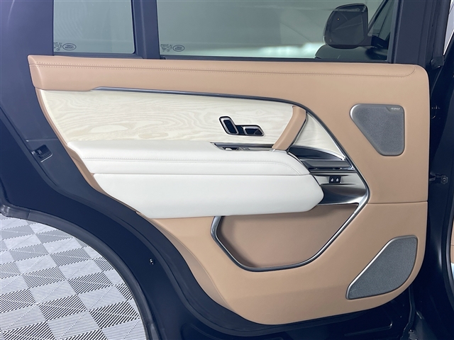 2024 Land Rover Range Rover P615 SV LWB