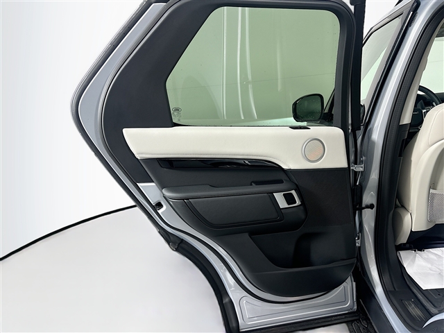2024 Land Rover Discovery P300 S