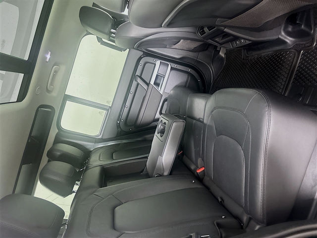 2024 Land Rover Defender 110 P300 S
