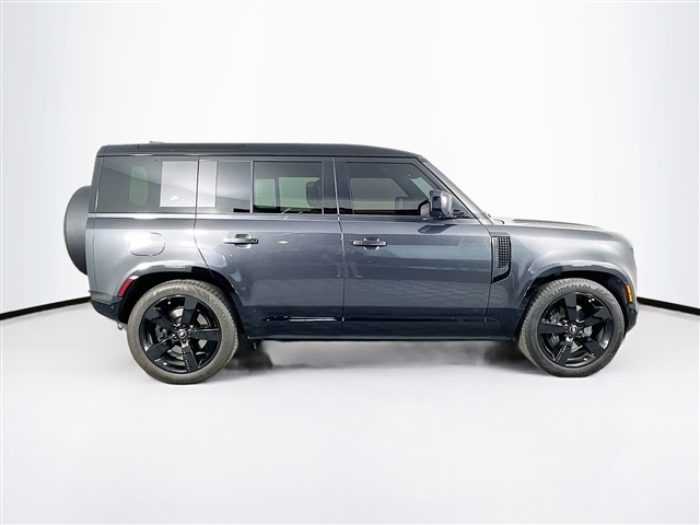 2023 Land Rover Defender V8