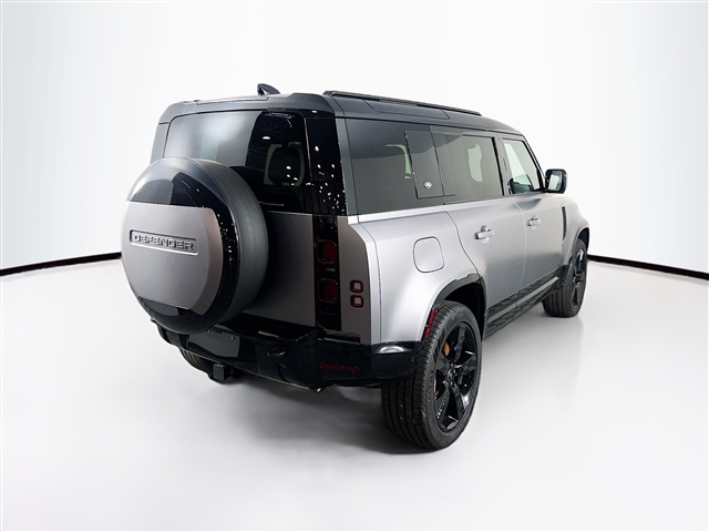 2024 Land Rover Defender 110 P400 X-Dynamic SE