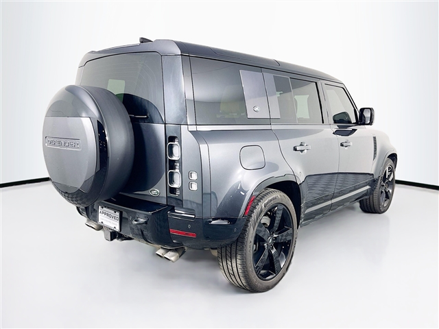 2023 Land Rover Defender V8