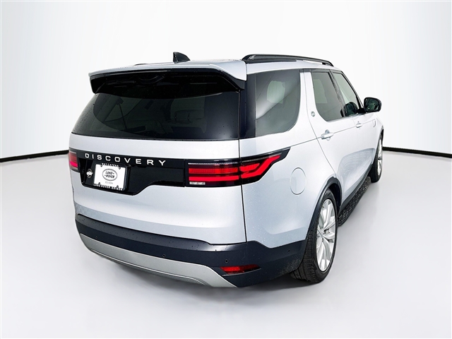 2024 Land Rover Discovery P300 S