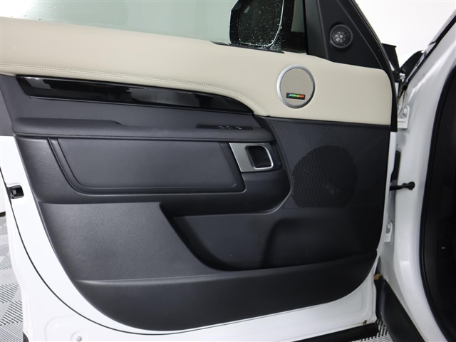 2021 Land Rover Discovery P300 S