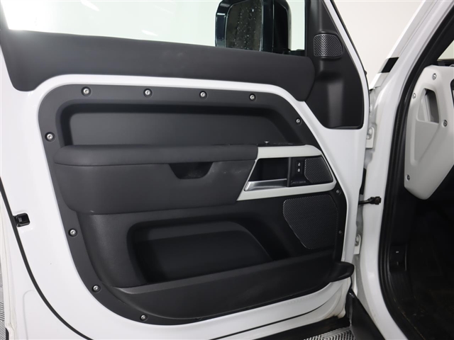 2020 Land Rover Defender 110 SE