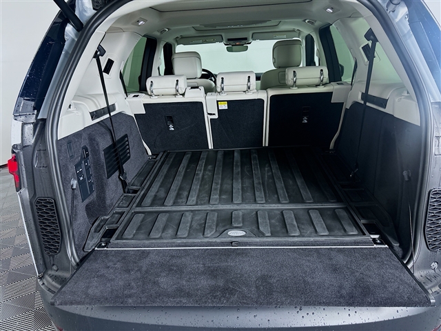 2024 Land Rover Discovery P300 S