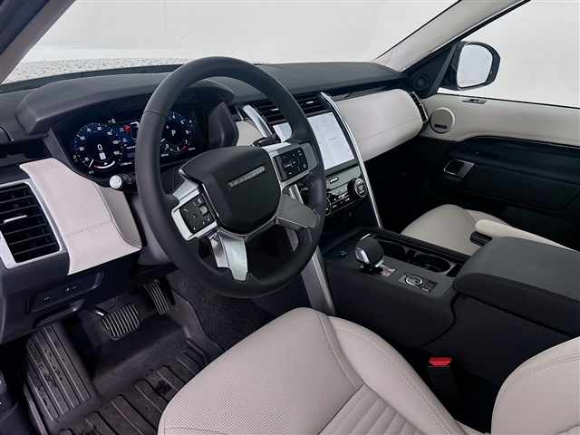 2024 Land Rover Discovery P300 S