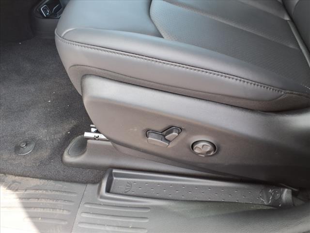 2025 Chrysler Voyager LX