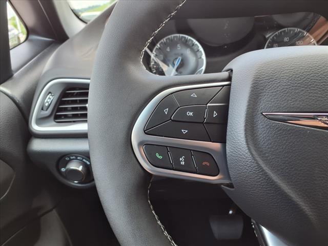 2025 Chrysler Voyager LX