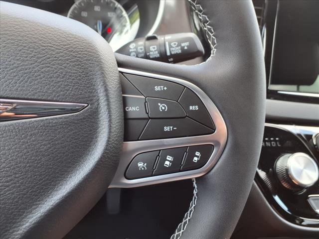 2025 Chrysler Voyager LX