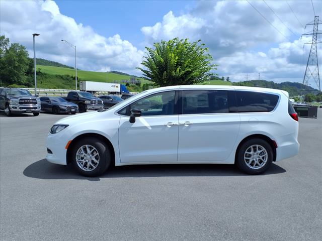2025 Chrysler Voyager LX