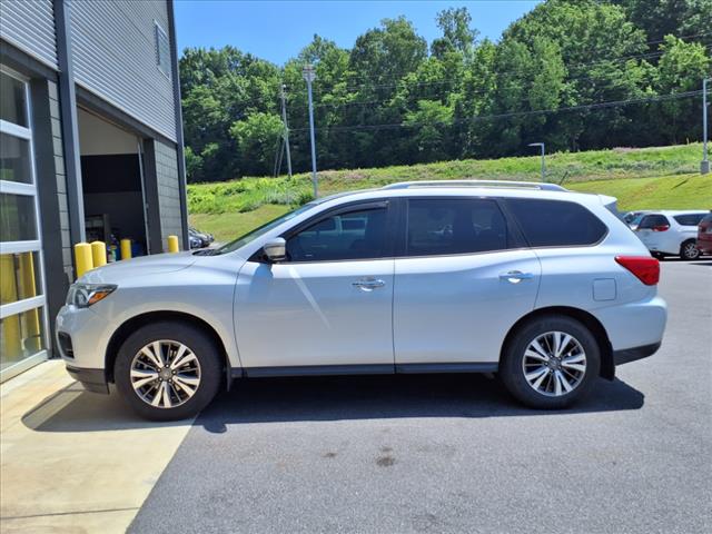 2017 Nissan Pathfinder SV