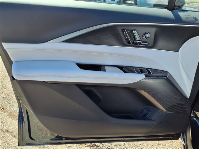 2025 Cadillac LYRIQ Luxury 1
