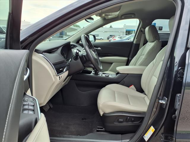 2023 Cadillac XT4 Premium Luxury