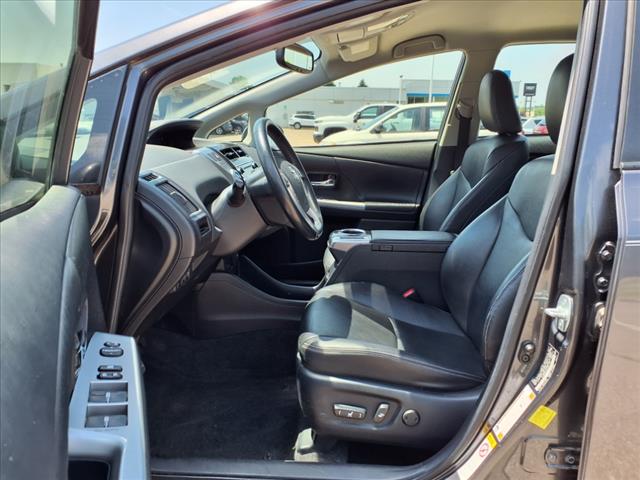 2017 Toyota Prius v Five