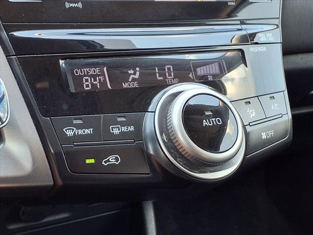 2017 Toyota Prius v Five