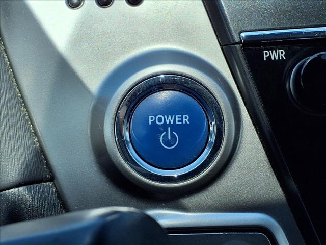 2017 Toyota Prius v Five