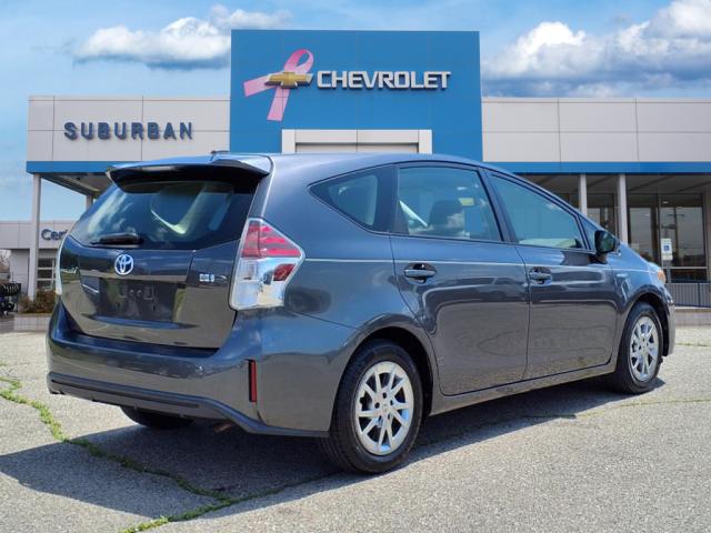 2017 Toyota Prius v Five