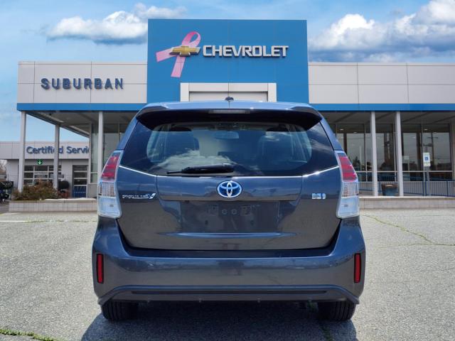 2017 Toyota Prius v Five