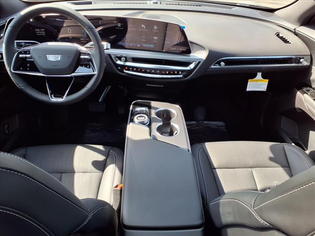2025 Cadillac LYRIQ Luxury 1