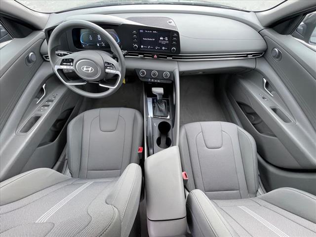 2024 Hyundai ELANTRA SE IVT