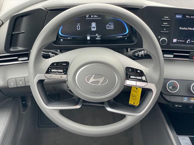 2024 Hyundai ELANTRA SE IVT