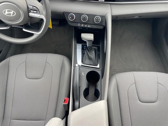 2024 Hyundai ELANTRA SE IVT
