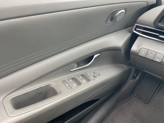 2024 Hyundai ELANTRA SE IVT