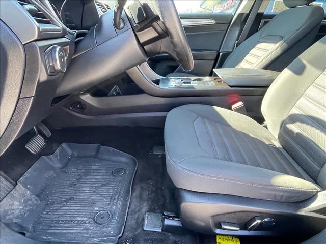 2017 Ford Fusion SE FWD
