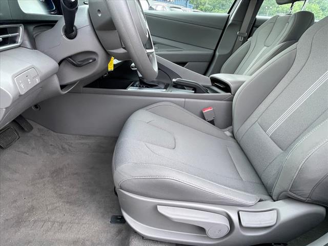 2024 Hyundai ELANTRA SE IVT