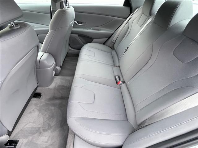 2024 Hyundai ELANTRA SE IVT