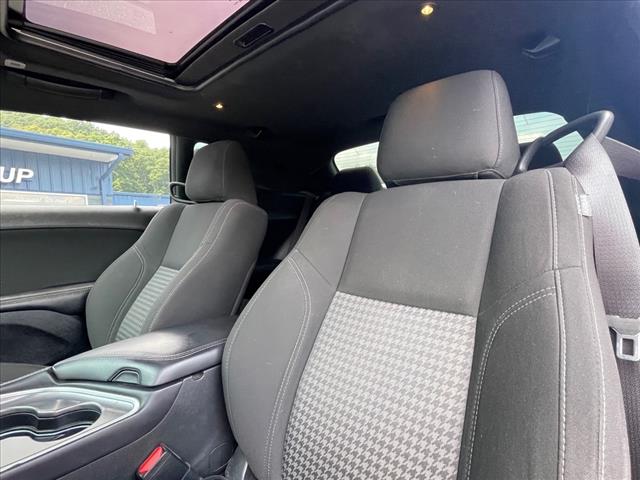 2020 Dodge Challenger SXT RWD