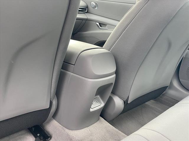 2024 Hyundai ELANTRA SE IVT
