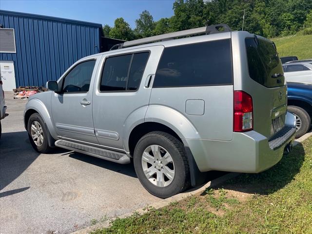 2005 Nissan Pathfinder LE 2WD