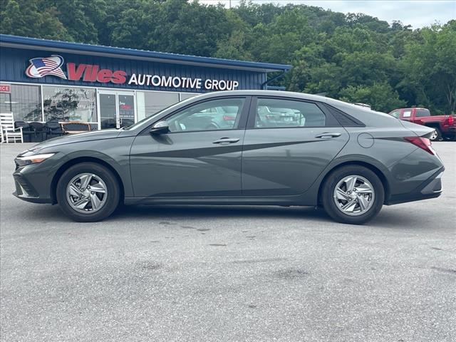 2024 Hyundai ELANTRA SE IVT