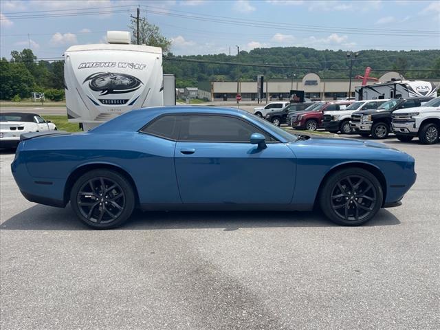 2020 Dodge Challenger SXT RWD