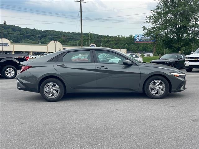 2024 Hyundai ELANTRA SE IVT