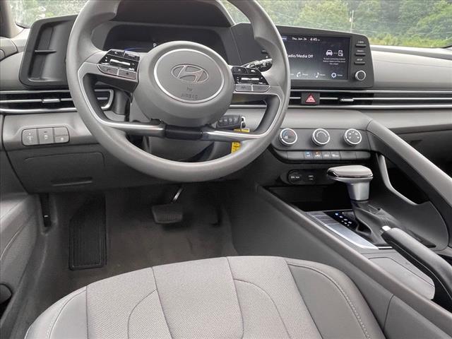 2024 Hyundai ELANTRA SE IVT